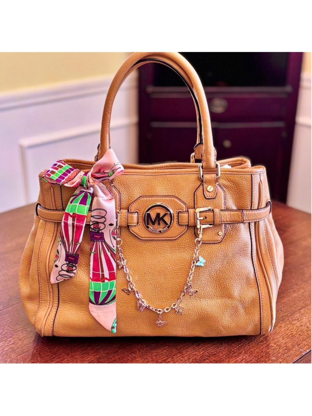 MICHAEL KORS PEBBLED LEATHER SATCHEL IN TAN OR PEANUT WITH MK LOGO EUC